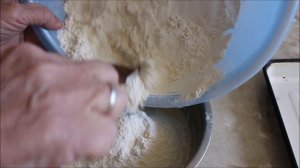 Быстрая коврижка на кефире с вареньем