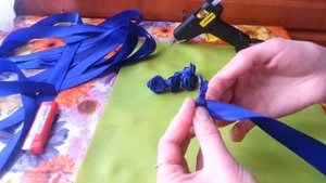 Розы из атласных лент шириной 2,5 см