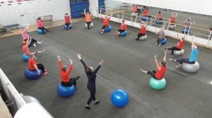 Фитбол-гимнастика для пожилых а Клубе "Улыбка"