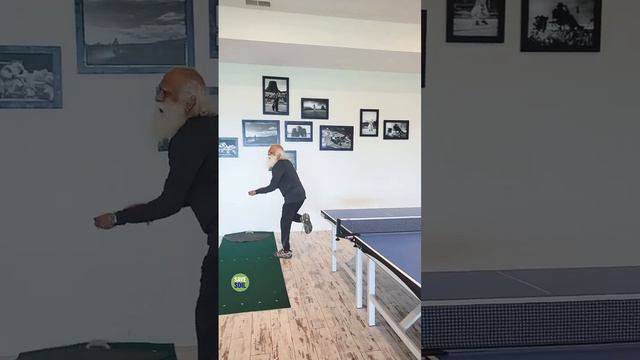 Sadhguru Gets In a Quick Game of Table Tennis #sadhguru #sadhguruonlife #sadhgurucandid