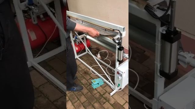 Видео. Изготовление пакетов из толстой фольгированной пленки.