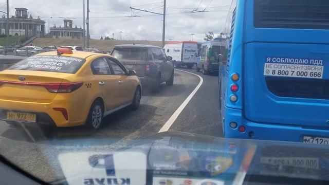 Range Rover Vogue дымит в пробке!Ваши предположения! смотреть онлайн