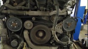 Ауди Q7 V12 отделяем двигатель от кузова из за течи антифриза