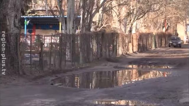 По дороге вплавь… Улица Горького утопает в грязи и лужах смотреть онлайн