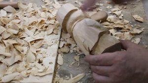 Резная сова из дерева.