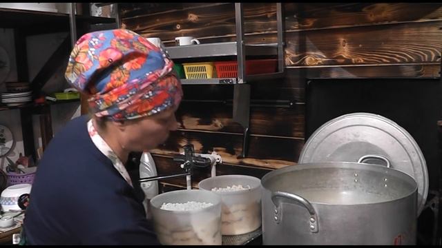У  СЕЛЯНКИ ВОСЕМЬ РУК
