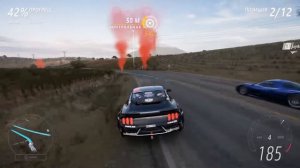 Дрифт во время гонки на Ford Mustang 2015 в Forza Horizon 5.