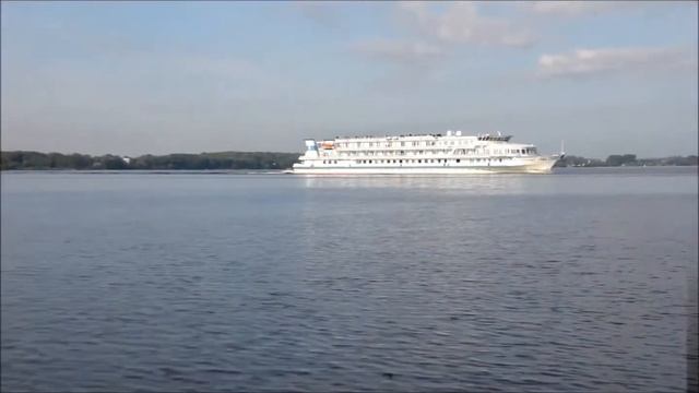 Теплоход Александр Грин в Калязине 30 августа 2013г смотреть онлайн