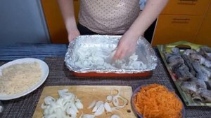 Минтай запеченный в духовке в сметанной заливке под сыром/Как запечь вкусно рыбу#Одной_левой #Short