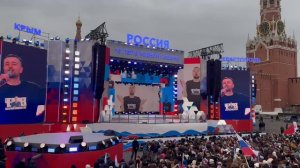 Тюменец выступил на Красной площади с песней «Человек, который изменил все»