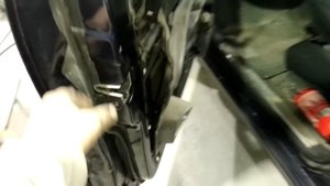 Как снять ручки дверей ML320.