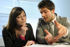 А правильно ли, когда на работе мужчины к женщине коллеге... уж слишком снисходительны? Не факт..