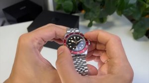 ХИТ ОТ TUDOR. Дайвер Black Bay Burgundy