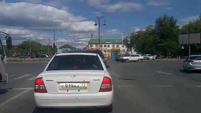 Тюмень. ХАМЫ на перекрёстке ул.М.Тореза и ул.Республики смотреть онлайн