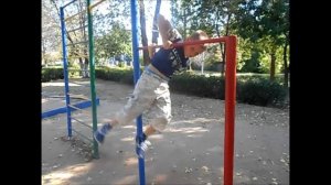 Базовые элементы на турнике. Мне 10 лет.