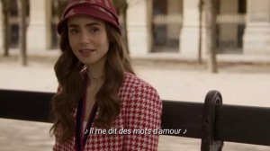 Mindy sings the La vie en rose song ✨in Emily in Paris