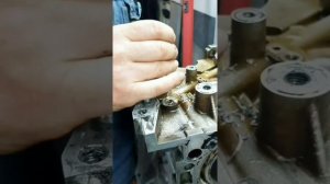 Как открутить заглушку масляного канала двигателей Hyundai, Kia