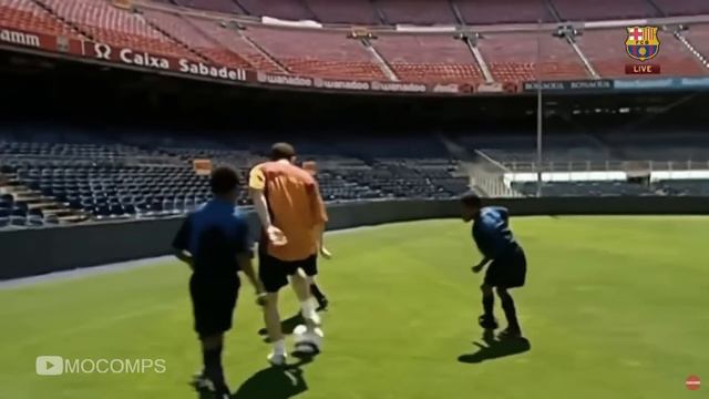9-year-old Adama Traoré receives advice from Xavi and Iniesta (ENG ) смотреть онлайн