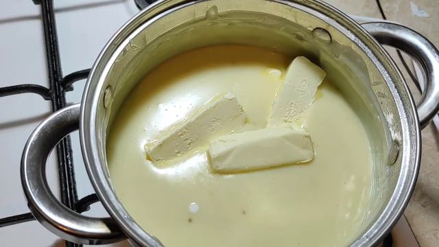 Торт "Наполеон" с заварным кремом! Или же его ещё называют "Стёпка-Растрёпка"! Очень вкусный тортик смотреть онлайн