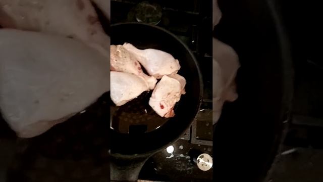Как вкусно пожарить окорочка на сковороде