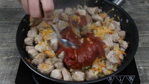 Гуляш из свинины. Просто вкусный гуляш с подливой.