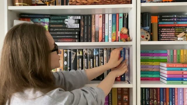 ТУР ПО КНИЖНЫМ ПОЛКАМ ( книжные полки захватили мою комнату!)