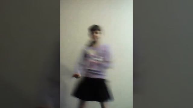 Танцуют под песню когда мы были молодыми.... смотреть онлайн