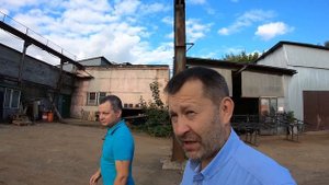 Кму фасси с пультом.  Разгрузка грузовика из Италии