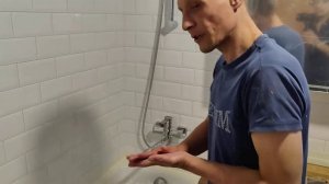 Силиконовый стык ванны и плитки