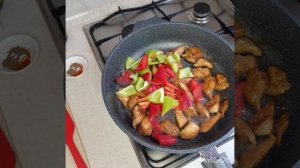 Жаровня с курицей на сковороде