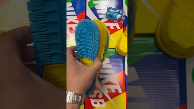 кроссовки Nike SB Dunk Low Grateful Dead - Yellow Bear смотреть онлайн