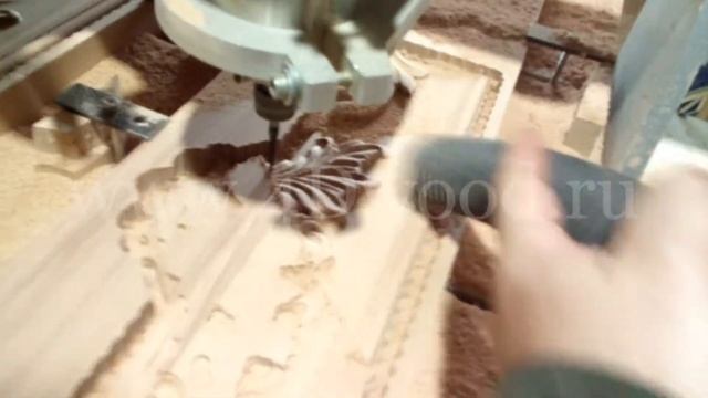 ЧПУ фрезеровка резных царг для столика