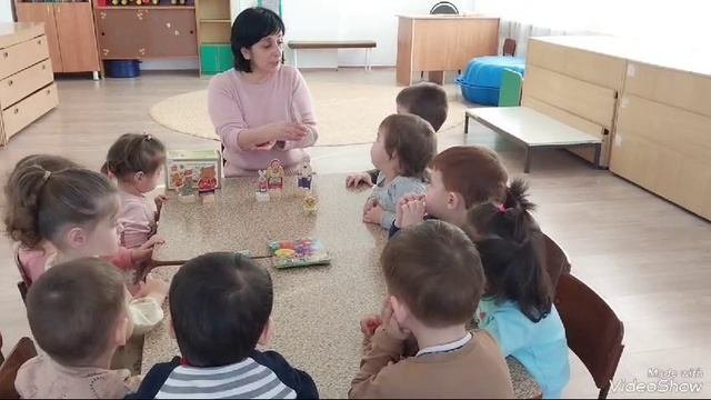 Рассказываем любимые сказки дошколятам
