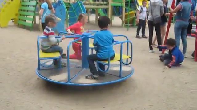 Как надо раскручивать карусель.....