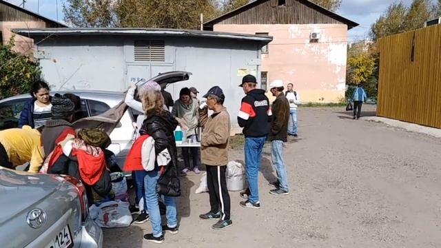 Кормление бездомных людей