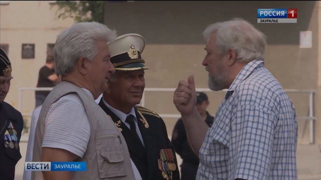 В День ВМФ курганцев собрал Андреевский флаг.