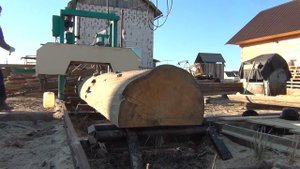 Распиловка кругляка (кедр) на пилораме тайга т-2