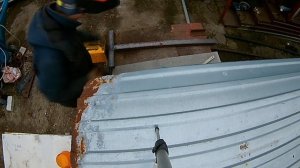 Установка и изготовление лавочки из металлического профиля своими силами