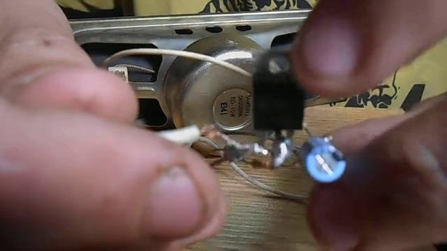 как здлать чтоб динамик работал от телифона или пк