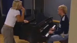 Patrik rasmussen lirar piano i Fame factory