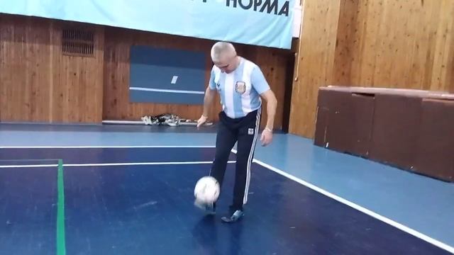 #Рекорд 162 раза ⚽ #ЧеканкаМяча за 1 минуту от #АндреяИвановичаАлексеенко из #Салехарда ↩️ смотреть онлайн