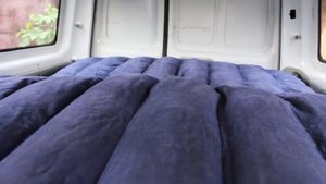 Постройка мини авто кемпера на базе Renault Kangoo. Надувание матраса-постели.