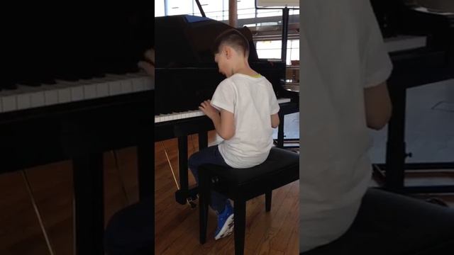 Playing piano in oslo airport