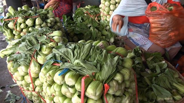 JETIS FOOD MARKET, ONE OF THE BIGGEST VEGETABLES MARKET IN CENTRAL JAVA INDONESIA смотреть онлайн