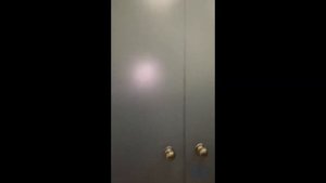 Механические стопорные устройства у грузового подъемника