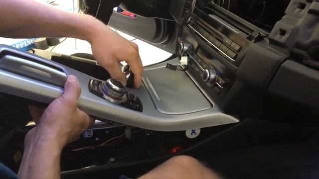 Mittelkonsole abbauen BMW F10/F11 Демонтаж средней панели смотреть онлайн