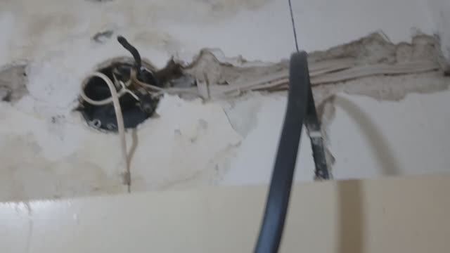 Электромонтаж в общаге Часть 4 Локальная замена проводки Папа может ! Старая школа рулит !