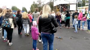 Пьяного мужика забирает полиция. День города Новодвинск. 2016