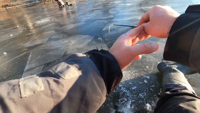 ОКУНЬ СО ЛЬДА! Пожелания удачи! Рыбачим с подводной камерой! Рыбалка в Киеве! ЗИМНЯЯ РЫБАЛКА! смотреть онлайн