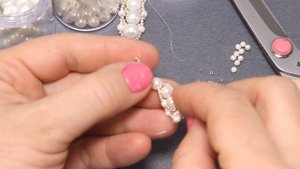 КАК СДЕЛАТЬ СЕРЬГИ ИЗ БИСЕРА И БУСИН В ТЕХНИКЕ ПЛОСКИЙ АМЕРИКАНСКИЙ ЖГУТ